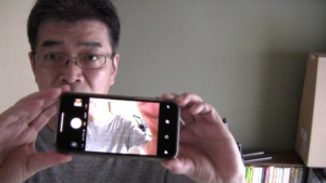 iPhoneは横向きで